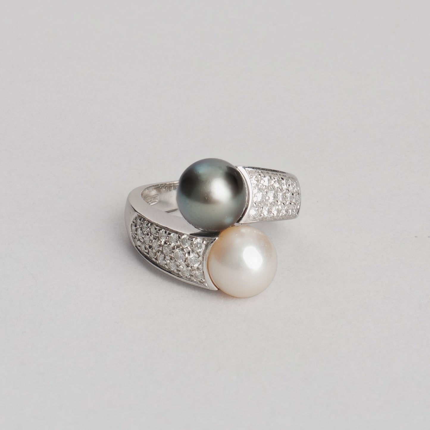 Bague toi et moi diamants anais perle de tahiti et perle de culture  BOUCHERON gris