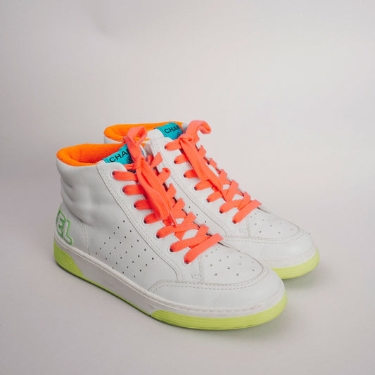Baskets fluo CHANEL 41 blanc