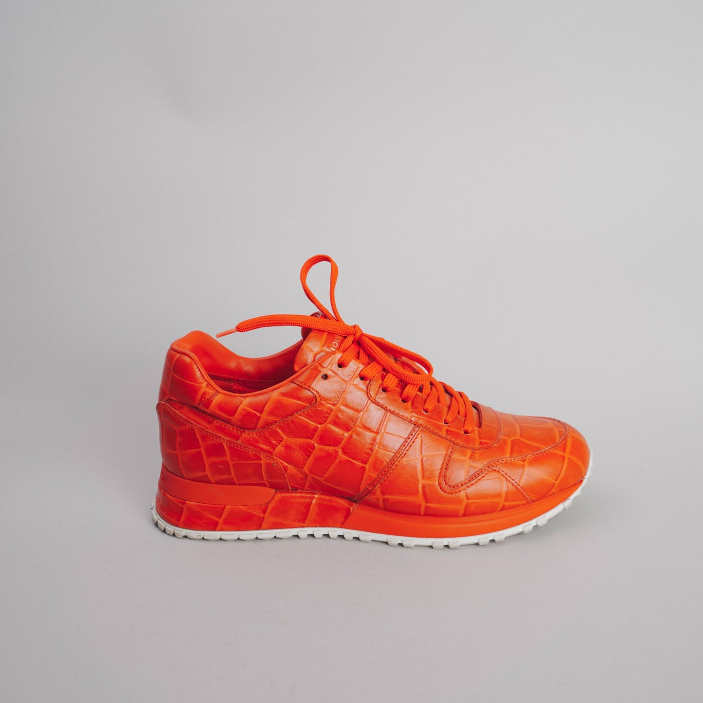 Baskets façon croco LOUIS VUITTON 40 rouge