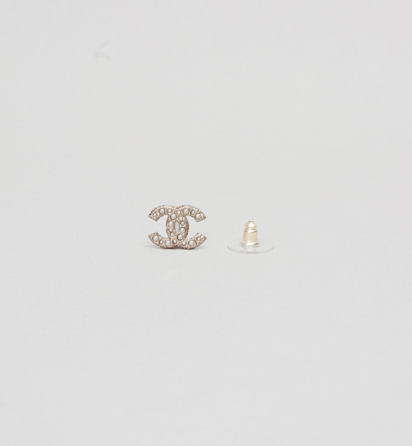 Boucles d’Oreilles Chanel Logo CC Mini Perles - Doré
