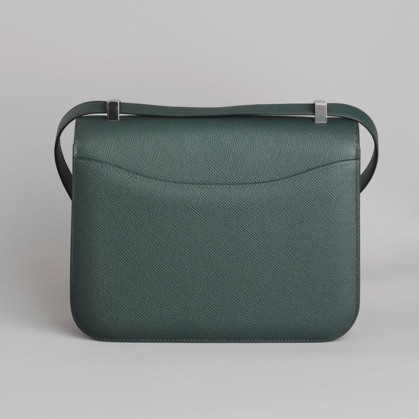 Sac à main constance 24 veau epsom/laqué vert mangrove HERMÈS vert