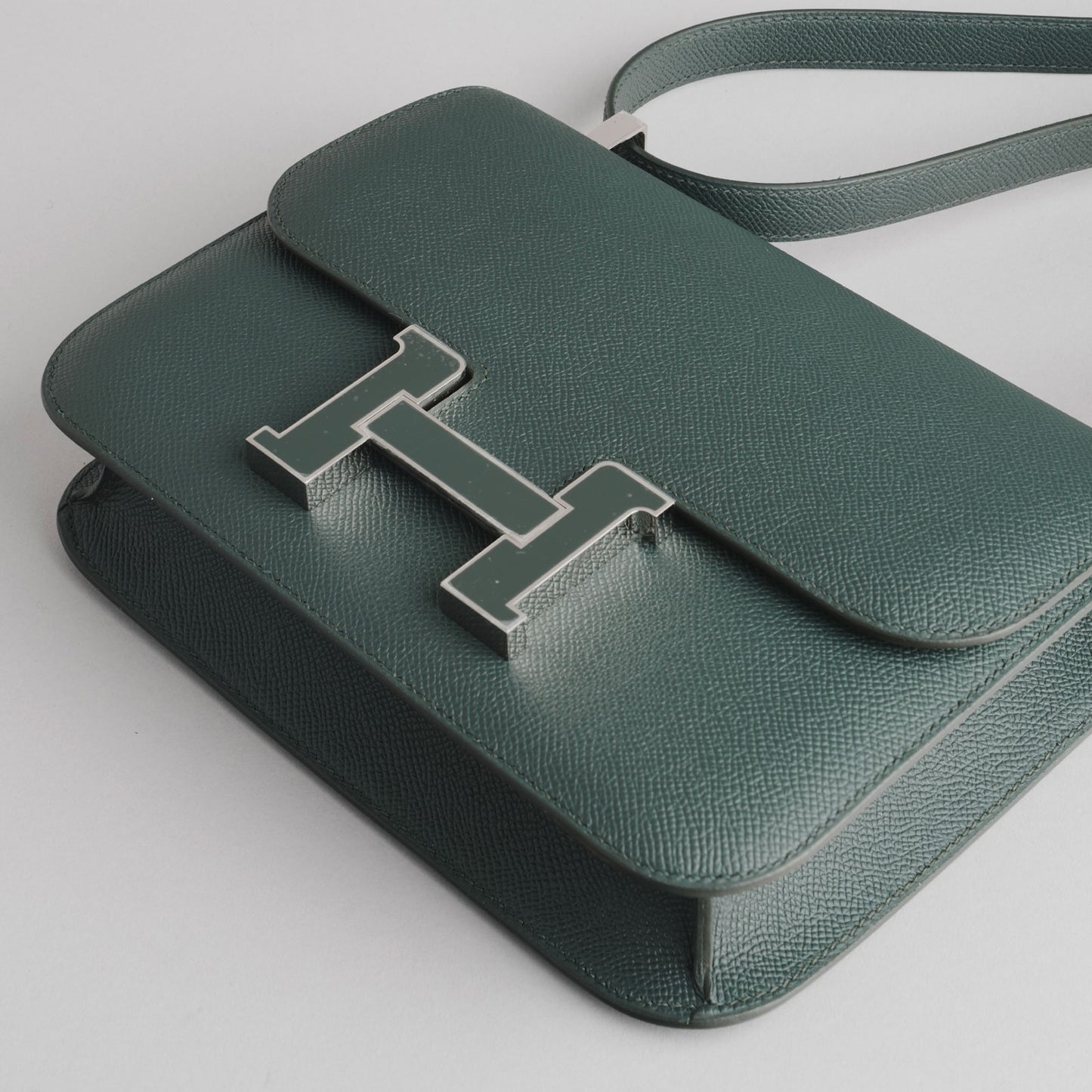 Sac à main constance 24 veau epsom/laqué vert mangrove HERMÈS vert