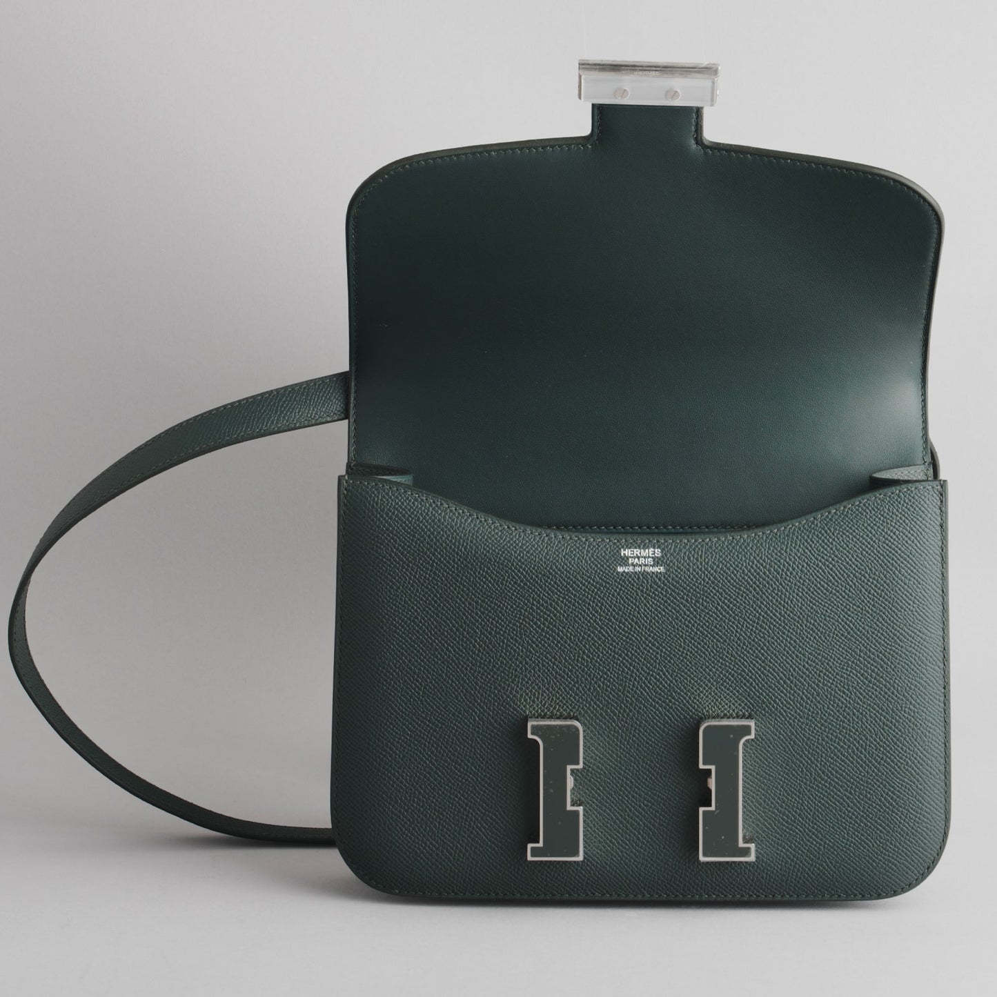 Sac à main constance 24 veau epsom/laqué vert mangrove HERMÈS vert