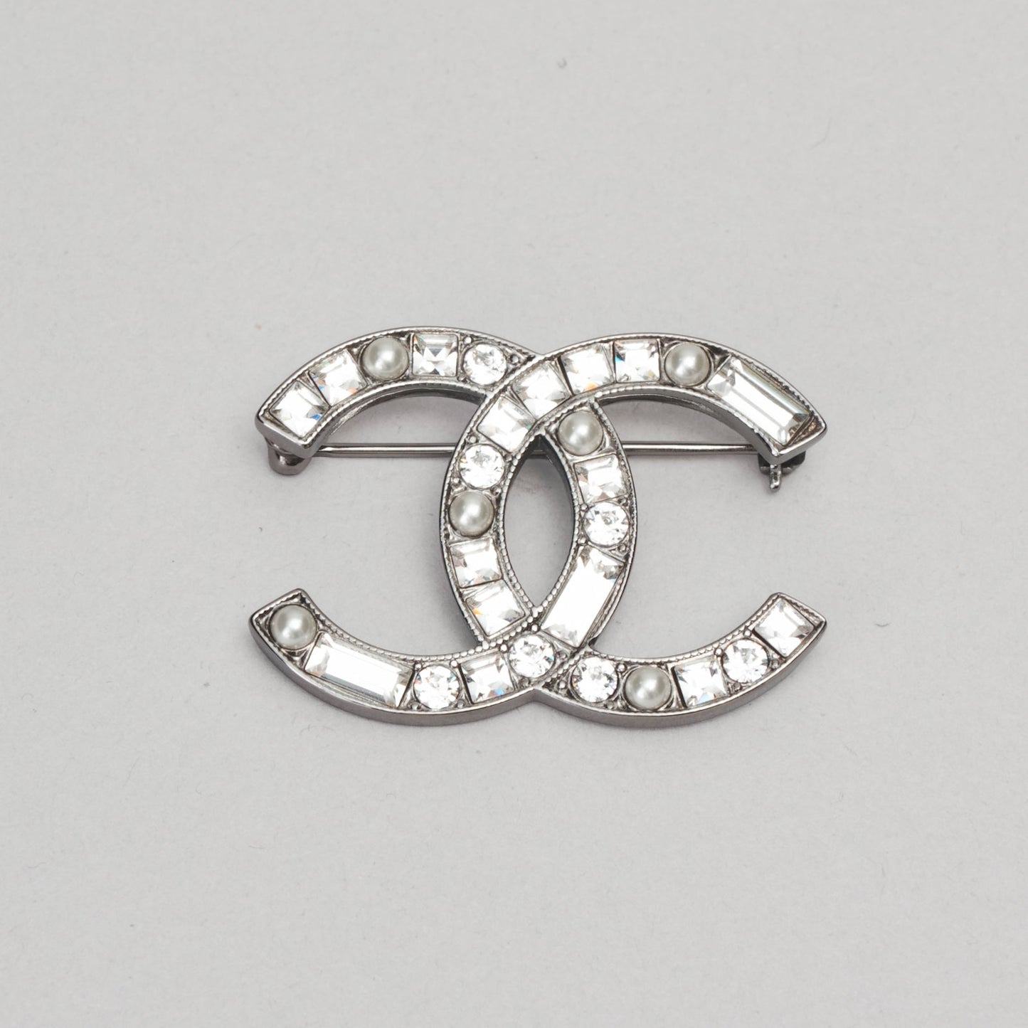 Broche strass baguette CHANEL noir