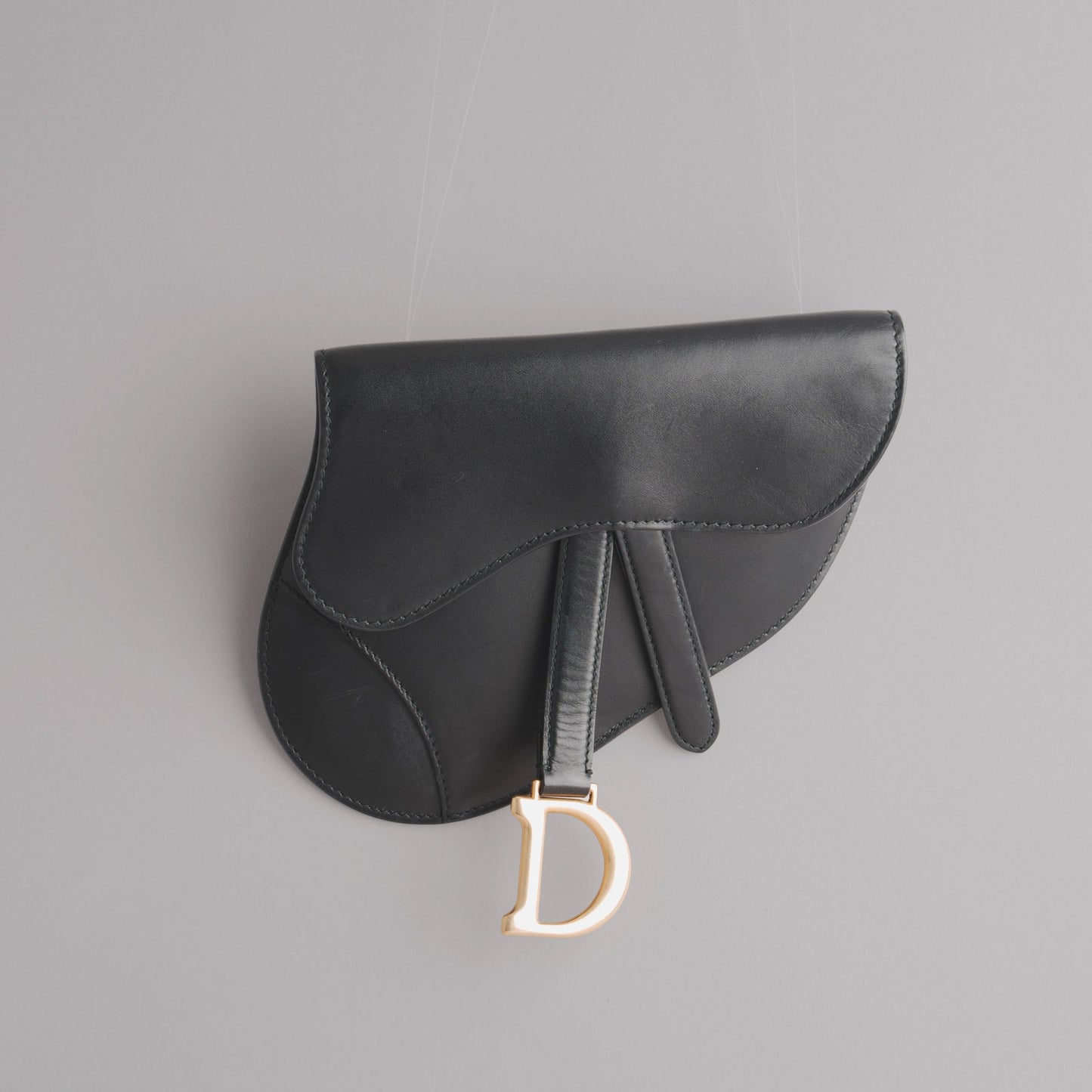 Sac à main saddle nano en cuir avec bandoulière  DIOR noir