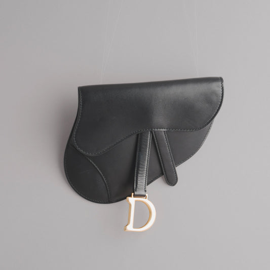 Sac à main saddle nano en cuir avec bandoulière  DIOR noir