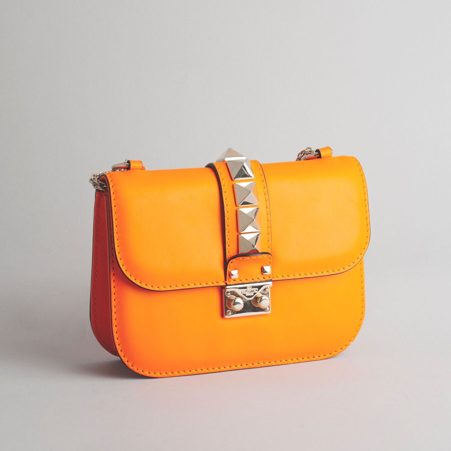 VALENTINO GARAVANI — Sac Rockstud en cuir orange