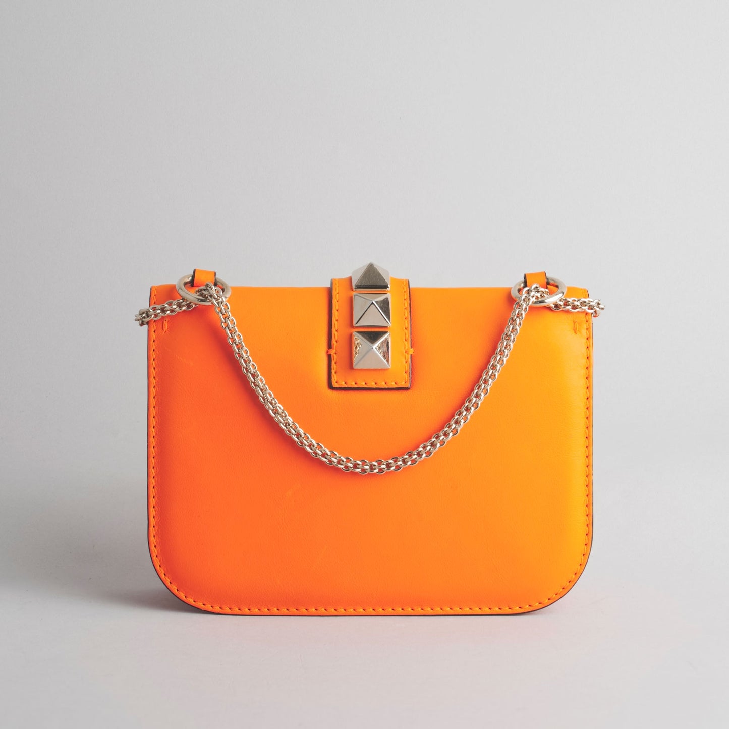 VALENTINO GARAVANI — Sac Rockstud en cuir orange