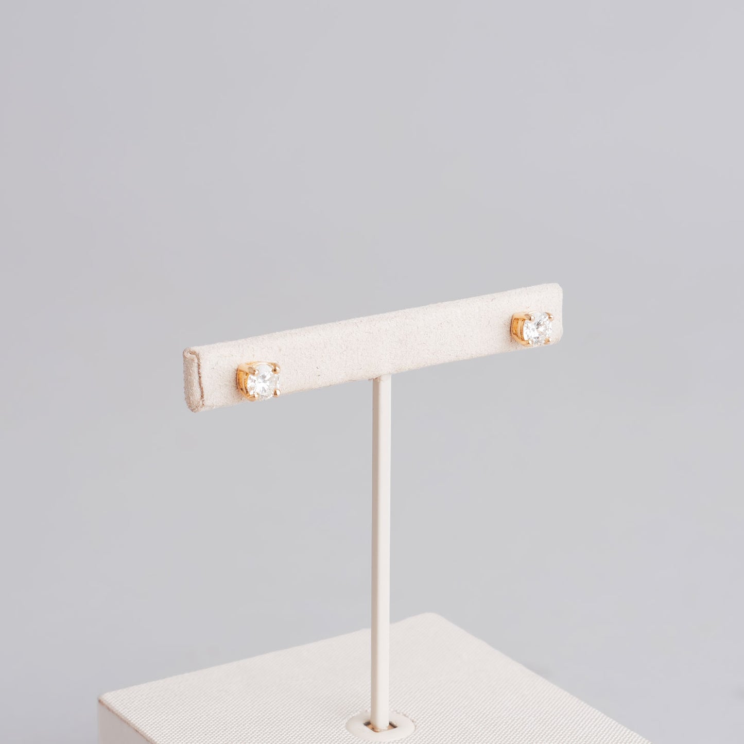 BO or 750/1000 ronde et rectangulaire topaze blanche et améthyste  2,3gr jaune