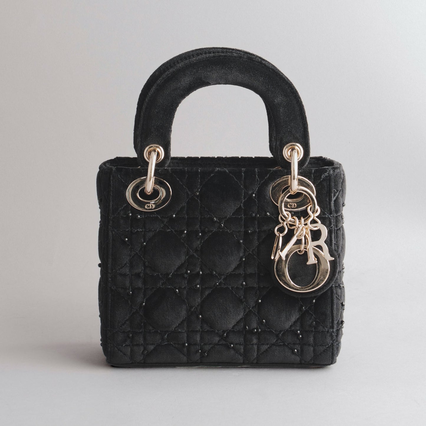 Sac à main lady velours cannage noir à studs argentés DIOR noir