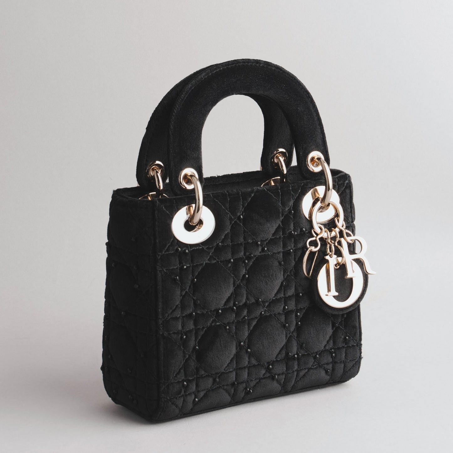 Sac à main lady velours cannage noir à studs argentés DIOR noir
