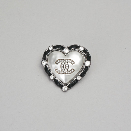 Broche cœur  CHANEL gris