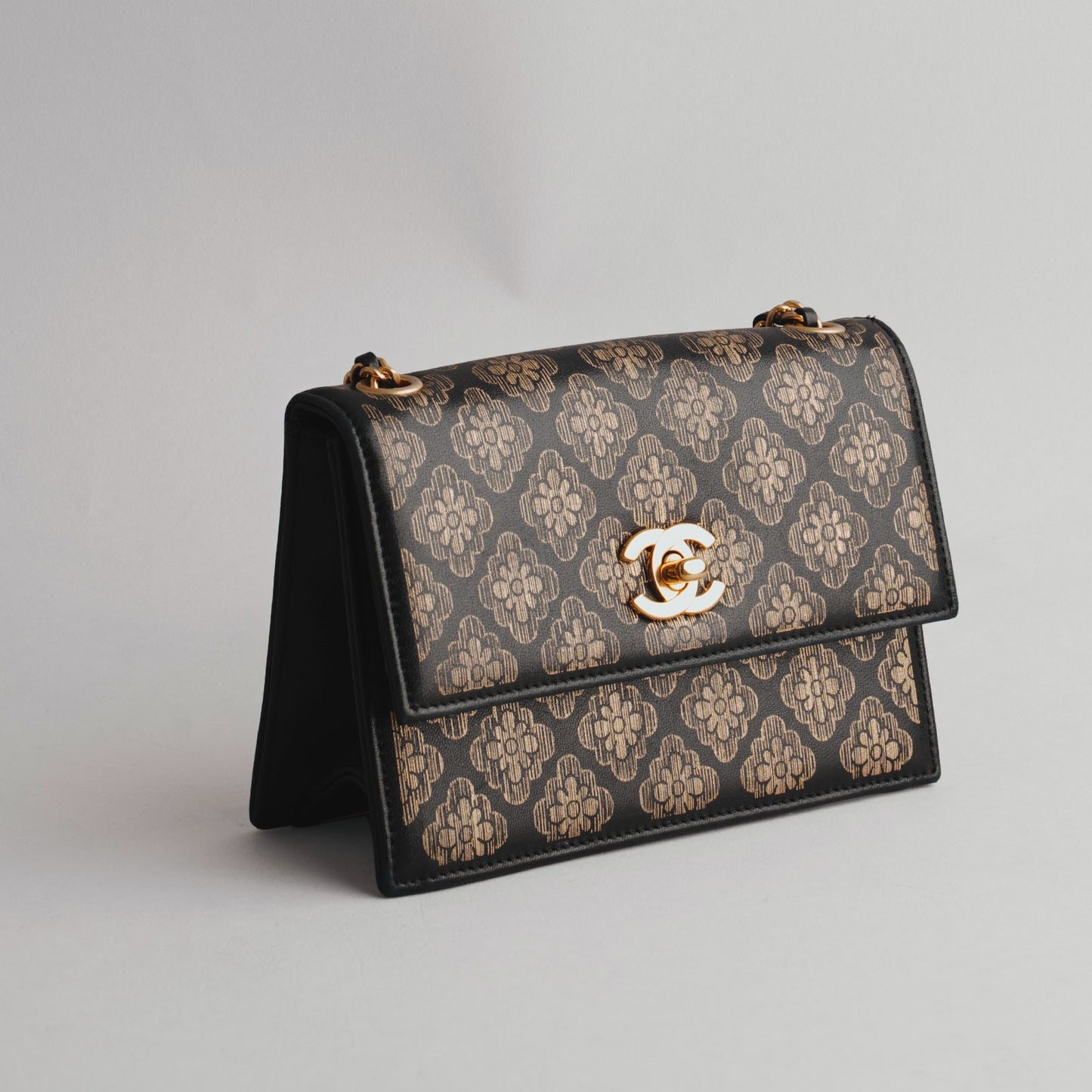 Sac à main camelia  CHANEL noir