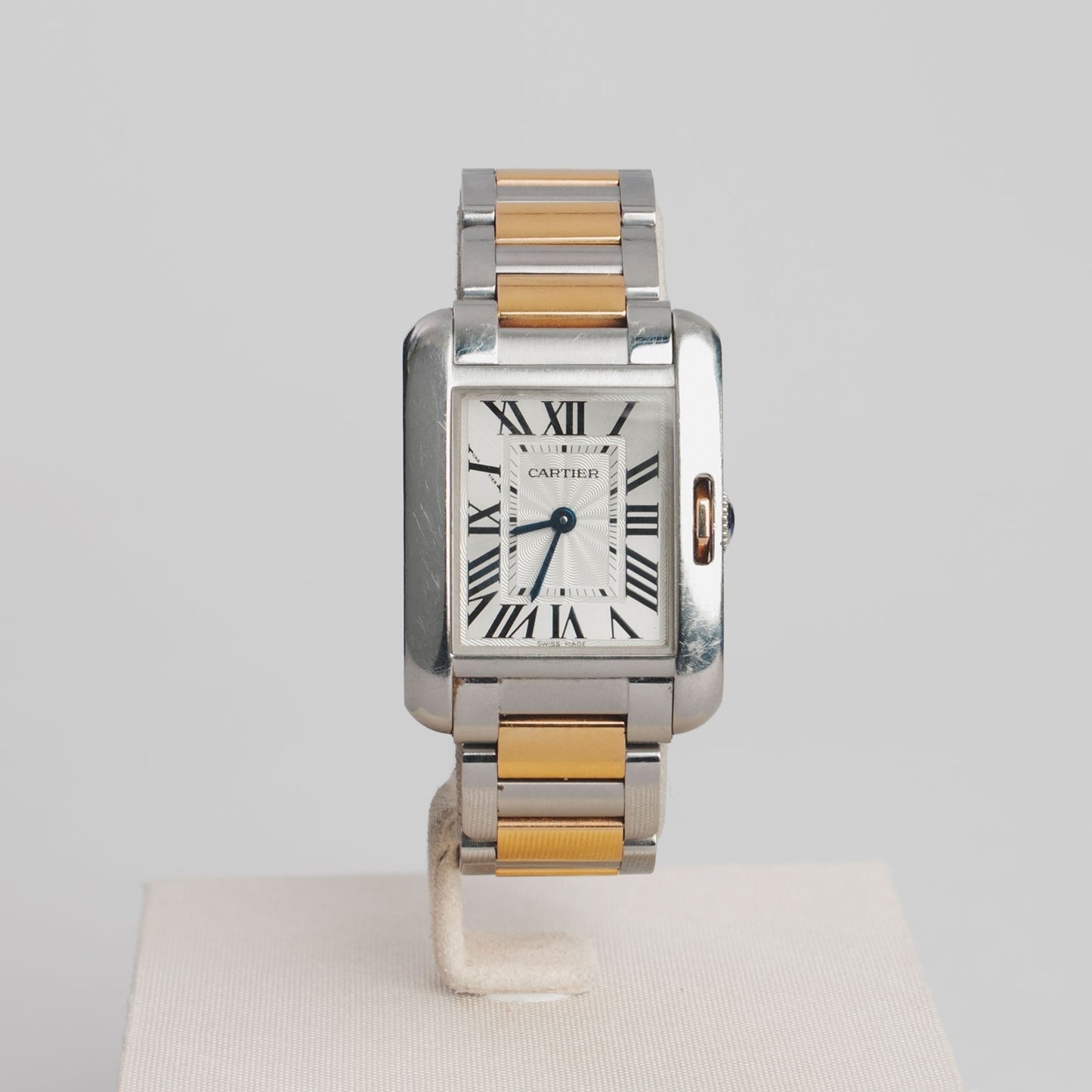 Montre montre tank anglaise  CARTIER argenté / doré