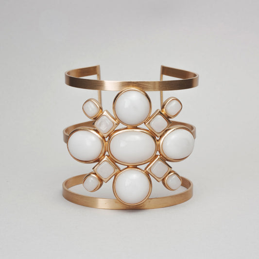Bracelet manchette pierre blanche decolé CHANEL doré