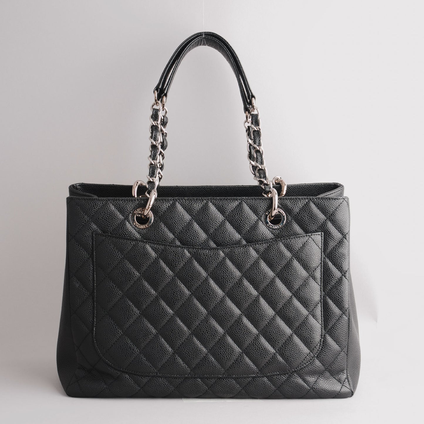 CHANEL — Cabas en cuir grainé noir