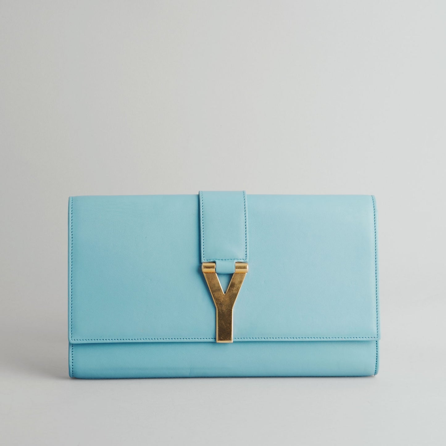 SAINT LAURENT — Pochette en cuir bleu