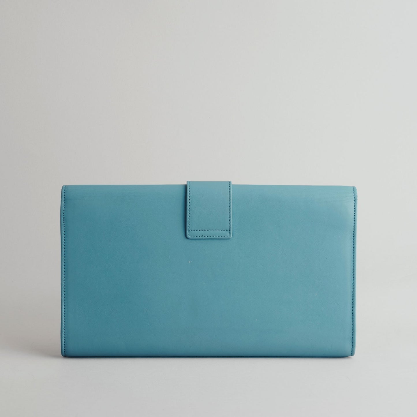 SAINT LAURENT — Pochette en cuir bleu