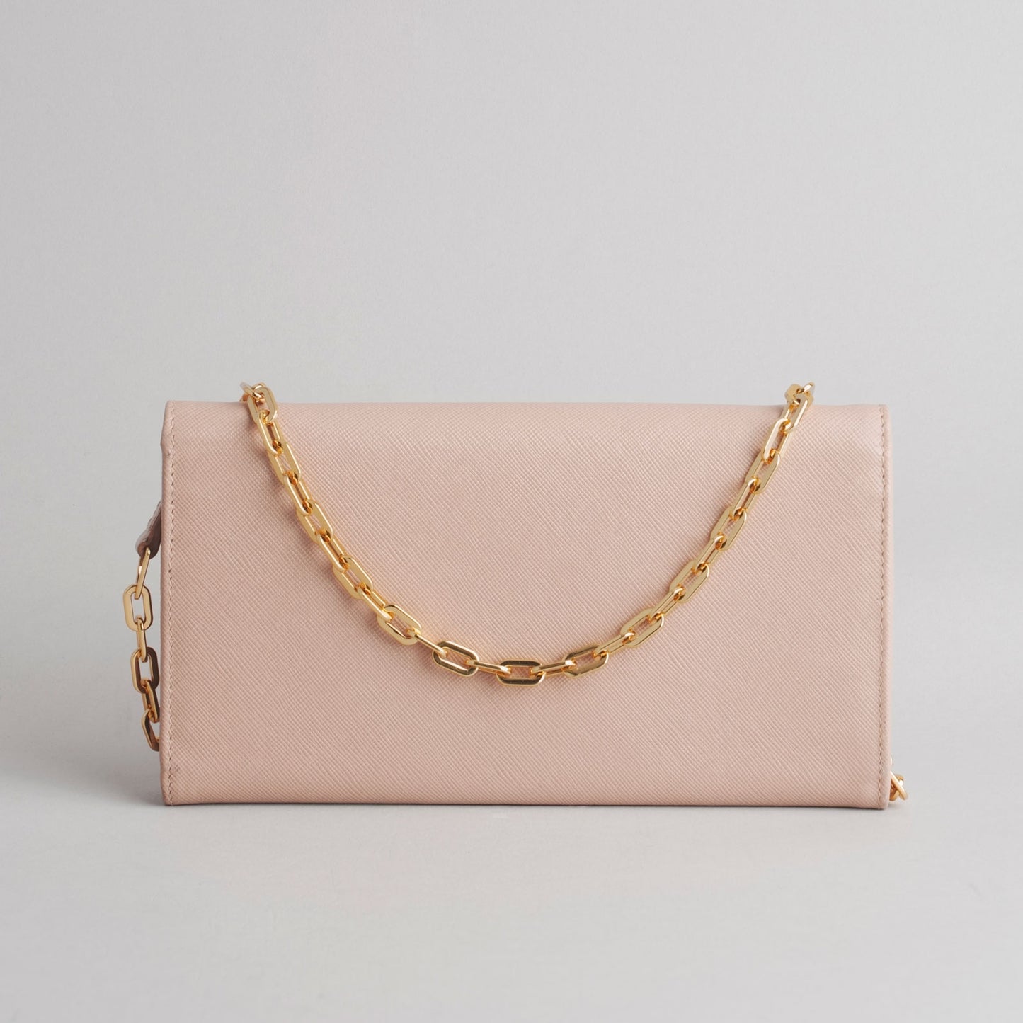 PRADA — Pochette chaîne en cuir beige