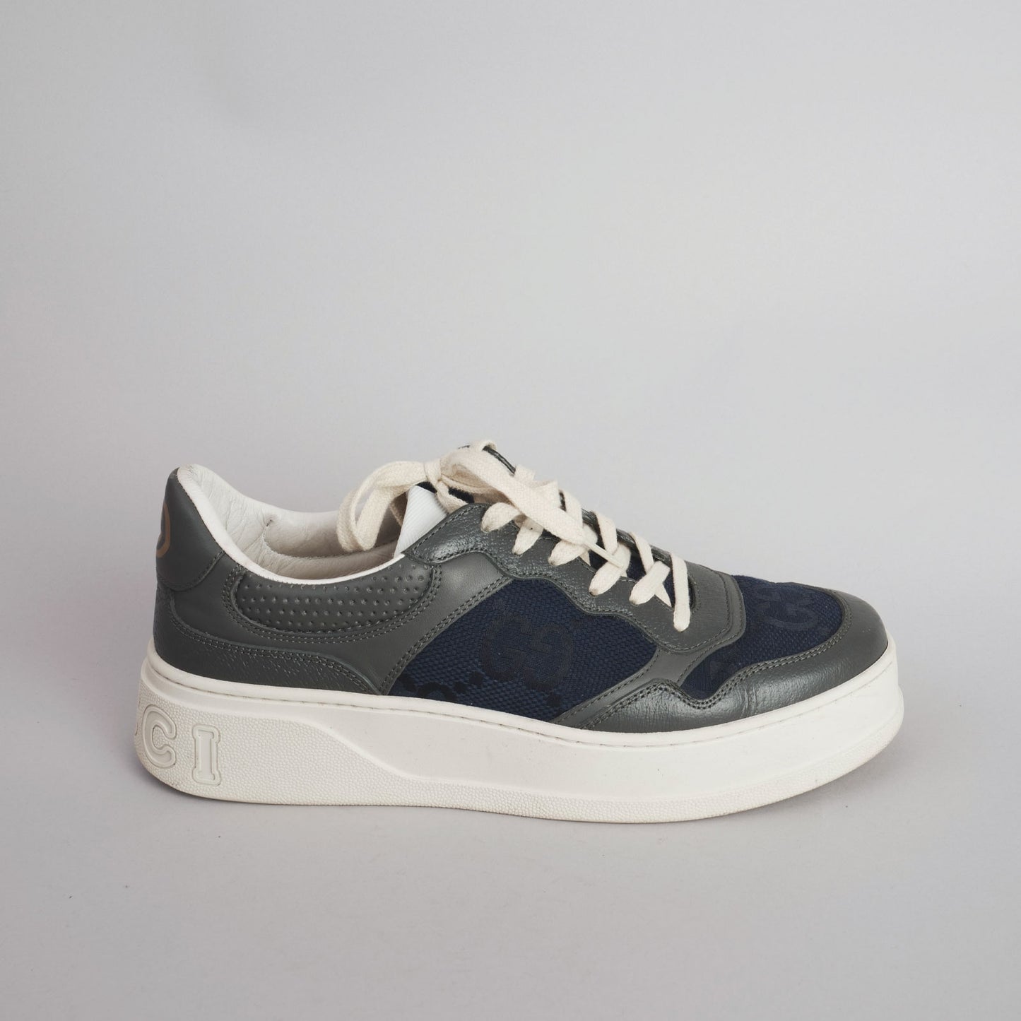 Baskets avec boite GUCCI 42 gris / marine