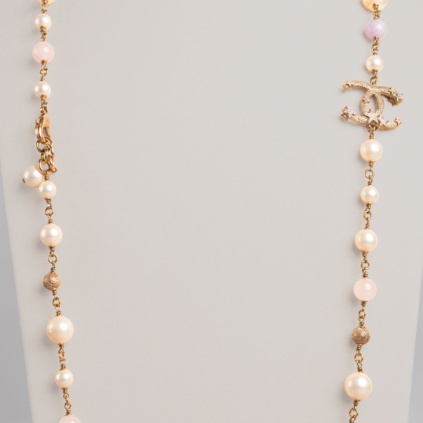Collier sautoir CHANEL lila / violet