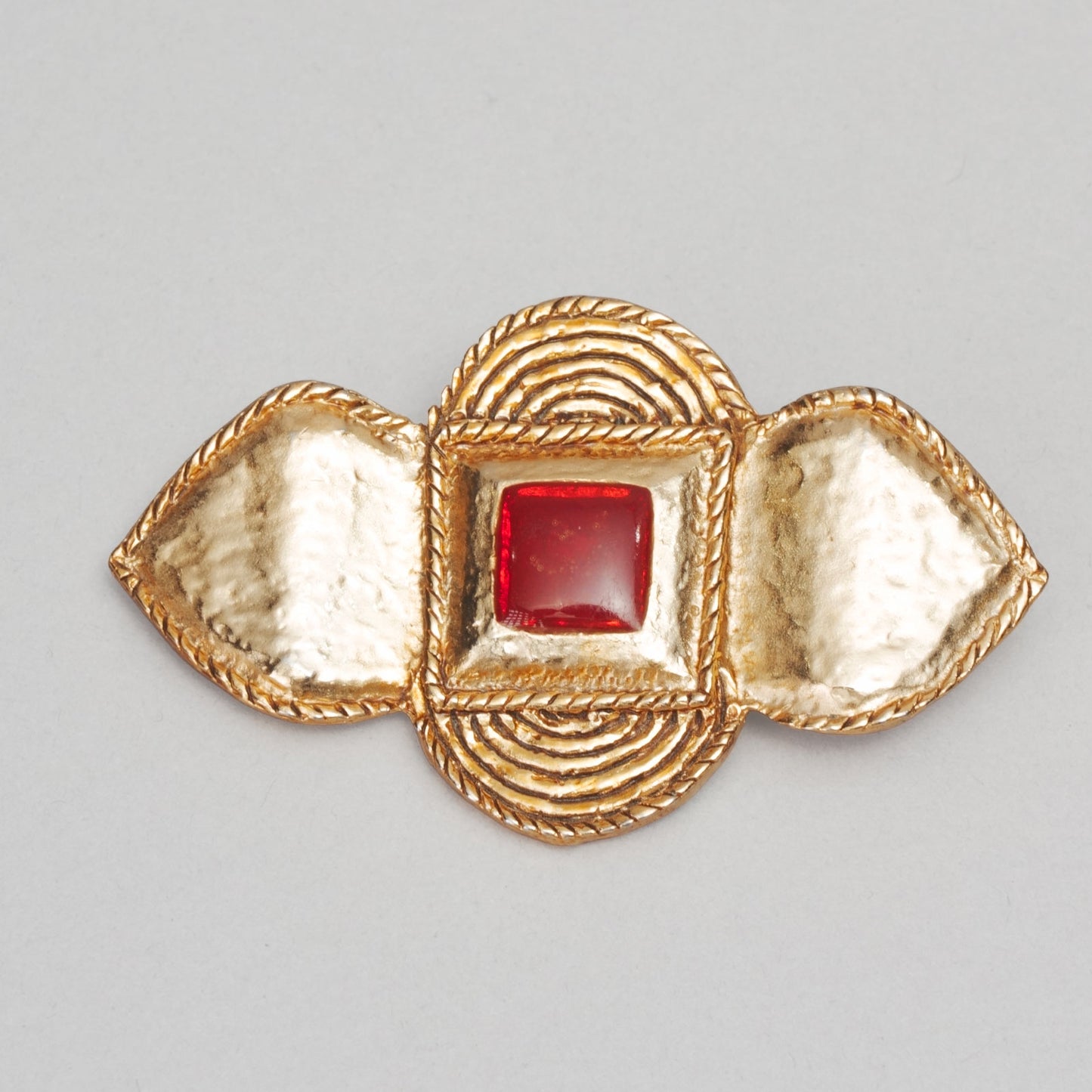 Broche strass rouge  MAROUSSIA doré