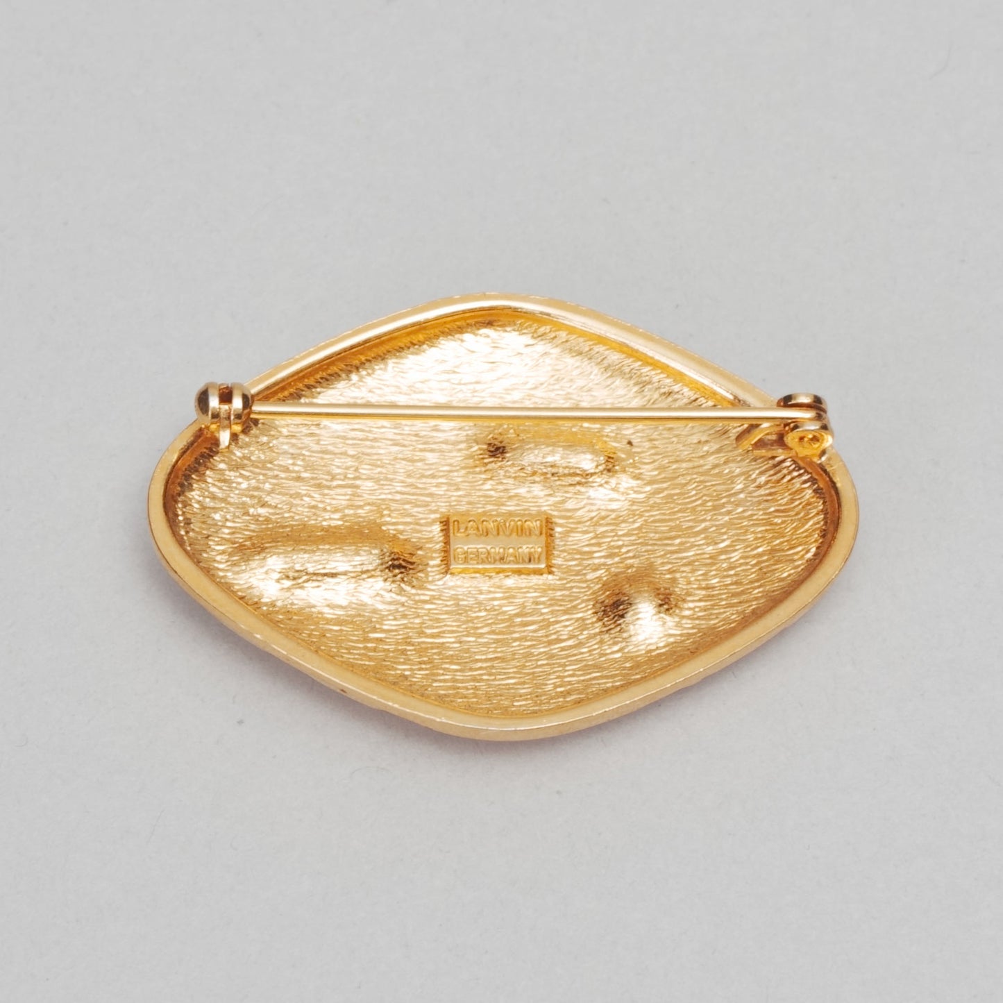 Broche strass blanche et rouge  LANVIN doré
