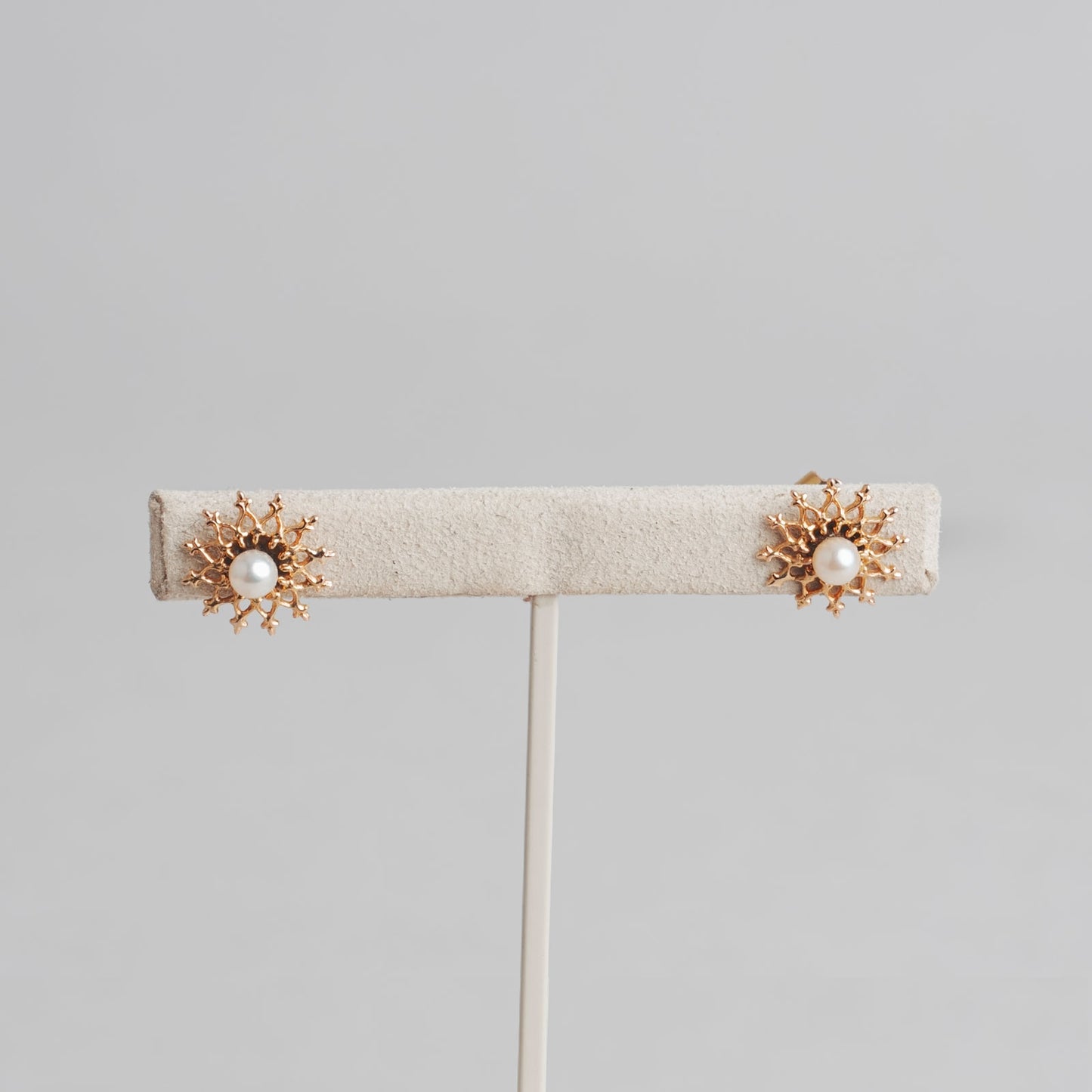 BO en fleur et perle or 18 cet 1,62gr 750/1000 jaune