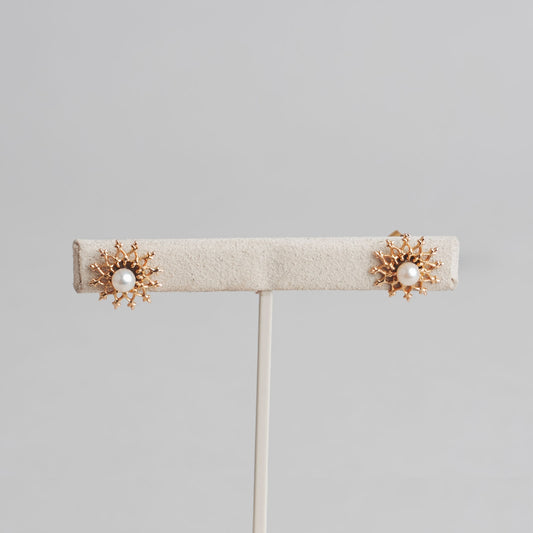 BO en fleur et perle or 18 cet 1,62gr 750/1000 jaune