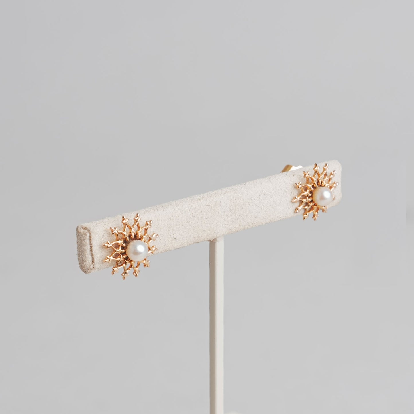 BO en fleur et perle or 18 cet 1,62gr 750/1000 jaune