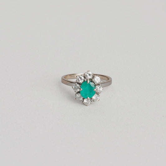 Bague marguerite, avec une émeraude des diamants  3,5 gr or 18ct 750/1000 blanc