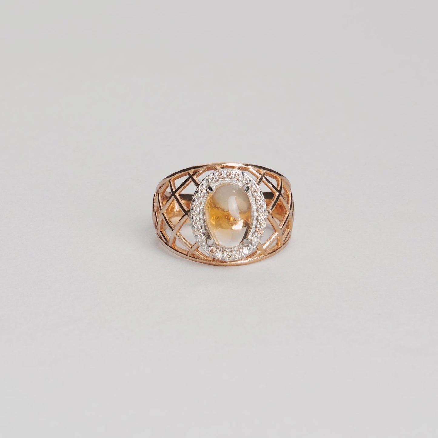 Bague citrine en forme de cabochon et pavé de diamant 6gr or 18ct 750/1000 jaune / blanc
