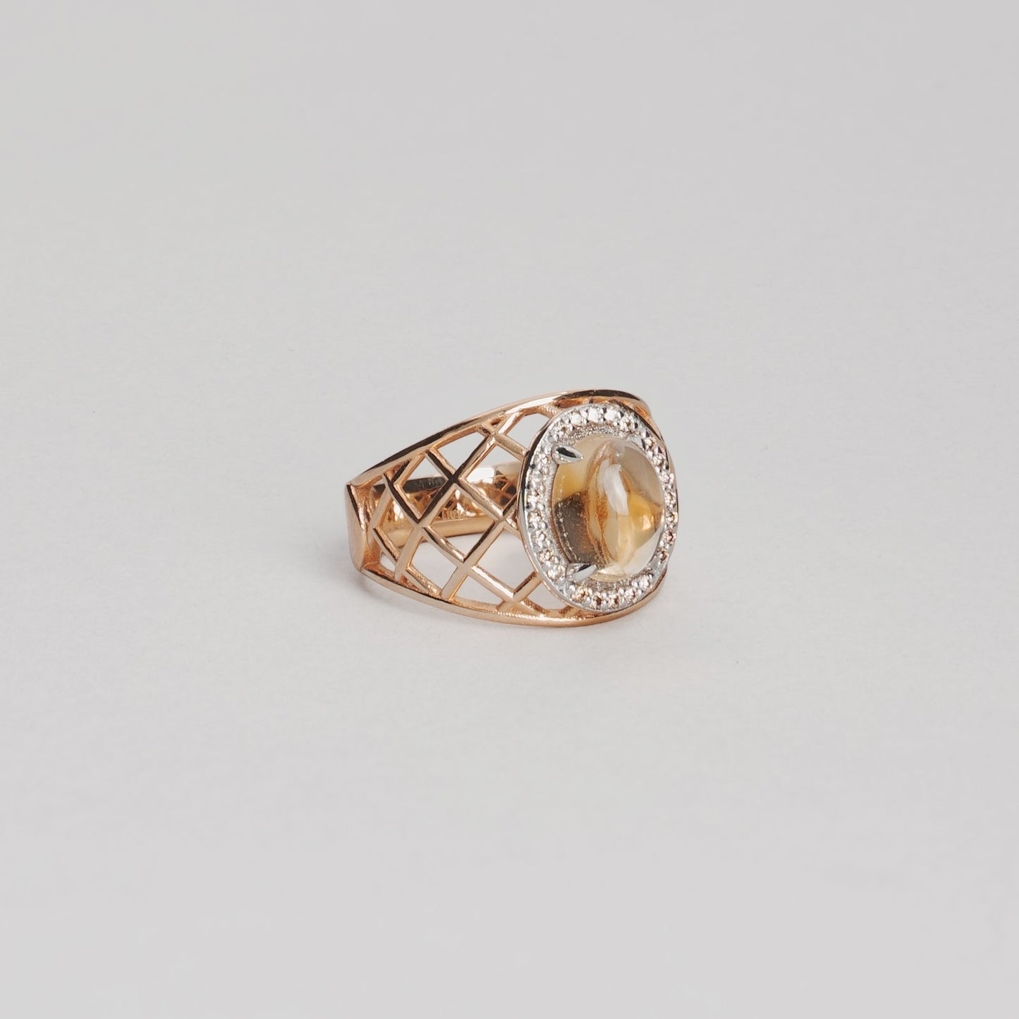 Bague citrine en forme de cabochon et pavé de diamant 6gr or 18ct 750/1000 jaune / blanc