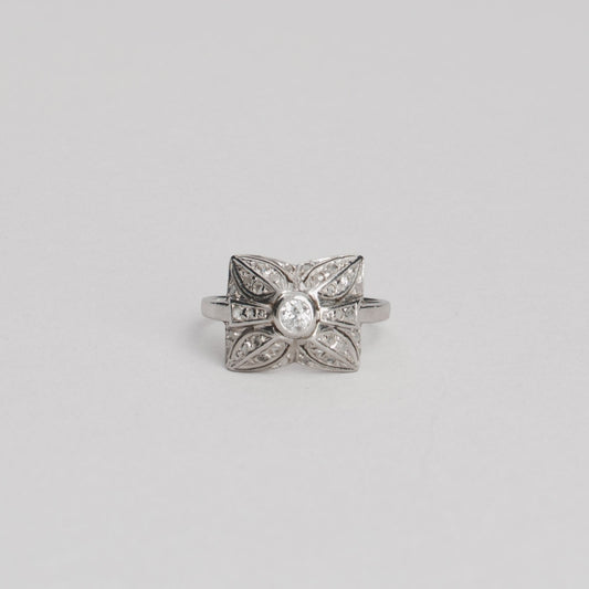 Bague trèfle art deco  avec diamant 3gr or 18ct 750/1000 et platine  blanc