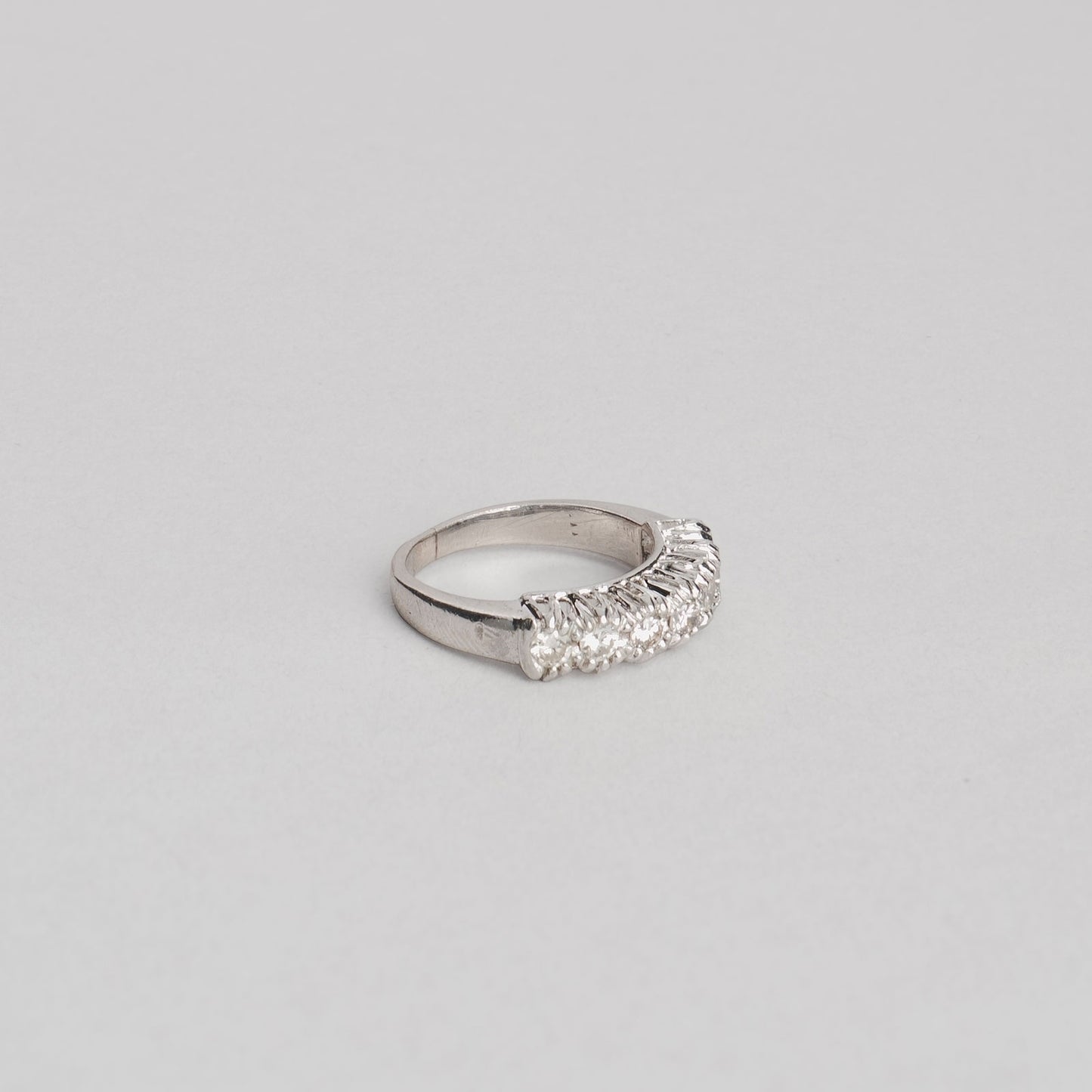 Bague alliance avec 7 diamant de 0,10ct env 0,70ct 4,85gr or 18ct 750/1000  blanc
