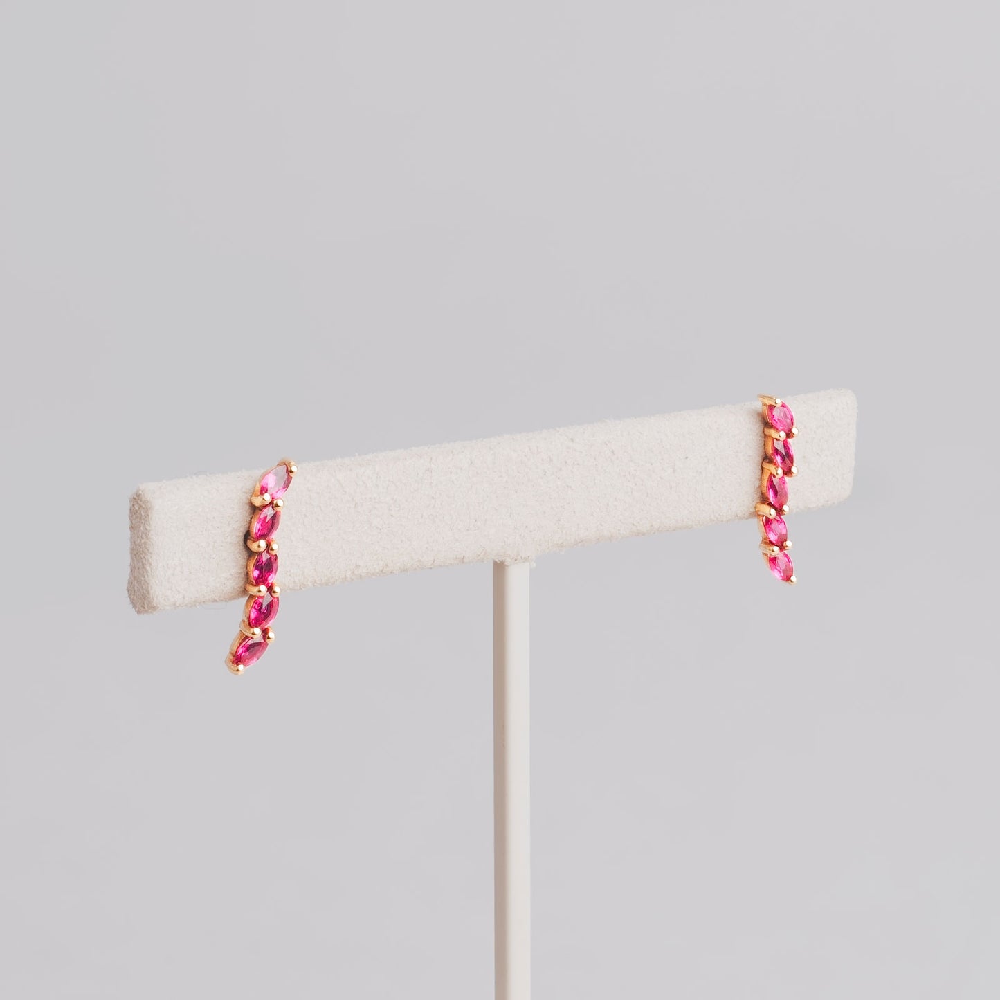 Boucles d’Oreilles rubis navette 0,8gr or 18ct 750/1000  jaune