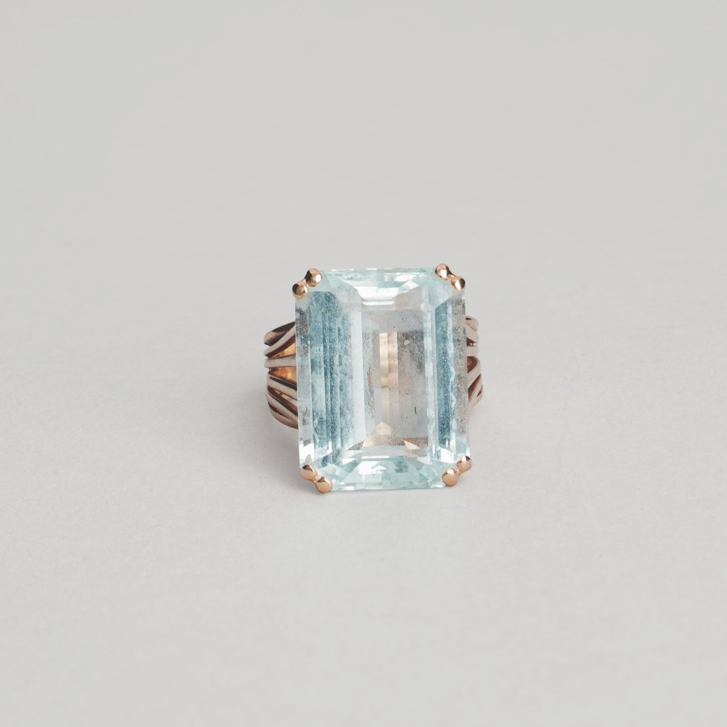 Bague cocktail aigue-marine 8,90 or 18ct 750/1000 rose