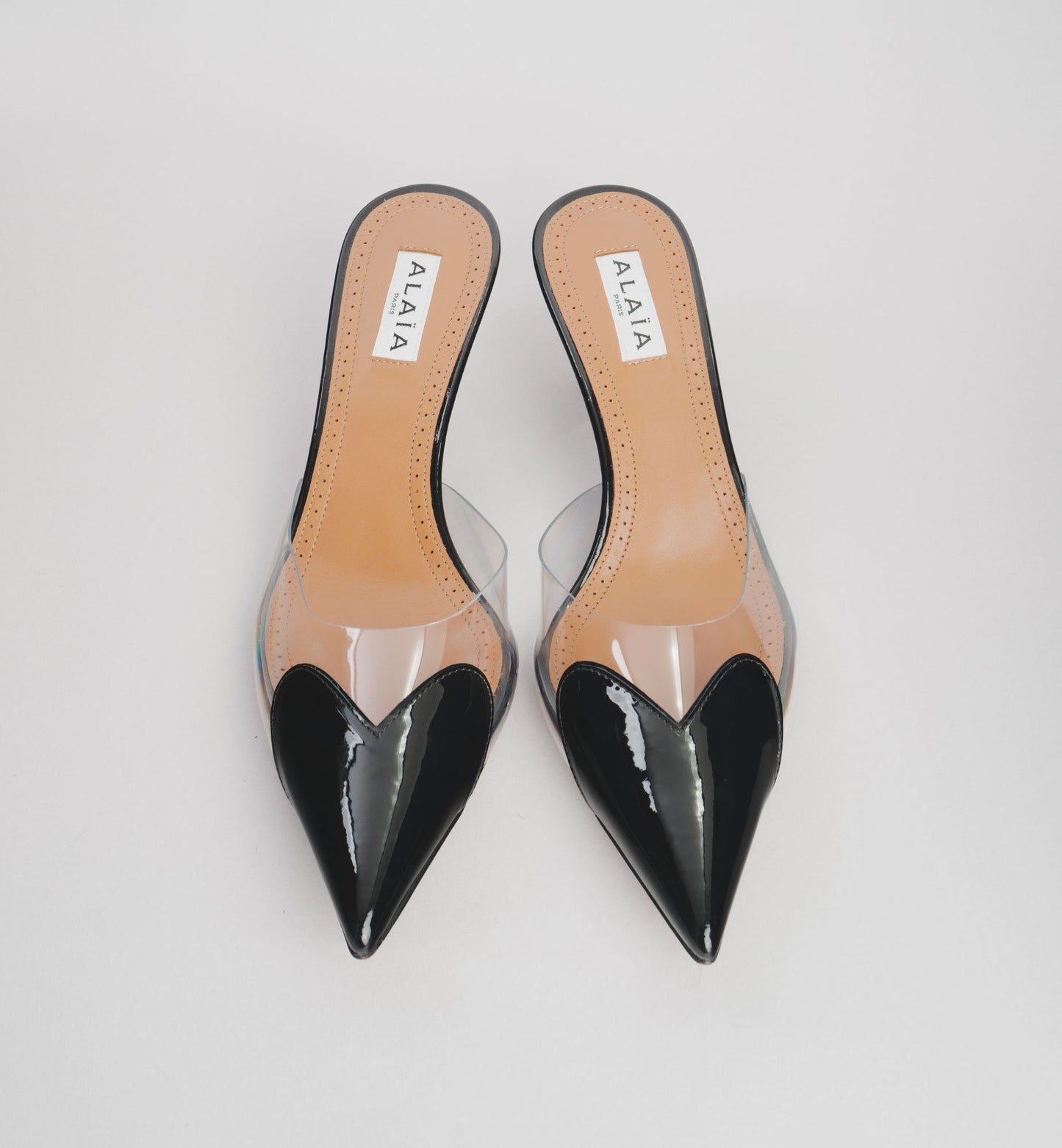 Mules Alaïa "Le Cœur" en Cuir Verni Noir