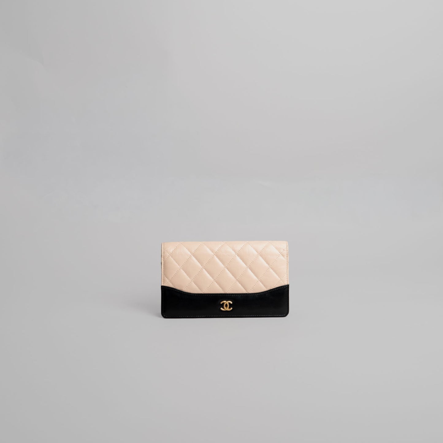 Pochette en cuir CHANEL Gabriel  noir / beige VP 22