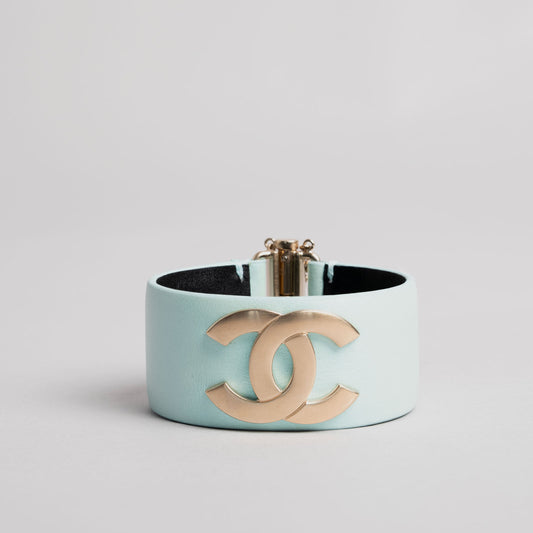 Bracelet en or CHANEL M en  cuir  vert