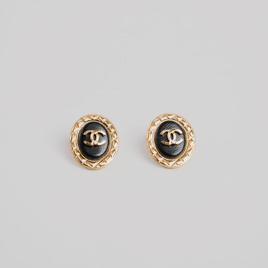 Boucles d'oreilles CHANEL noir cuir