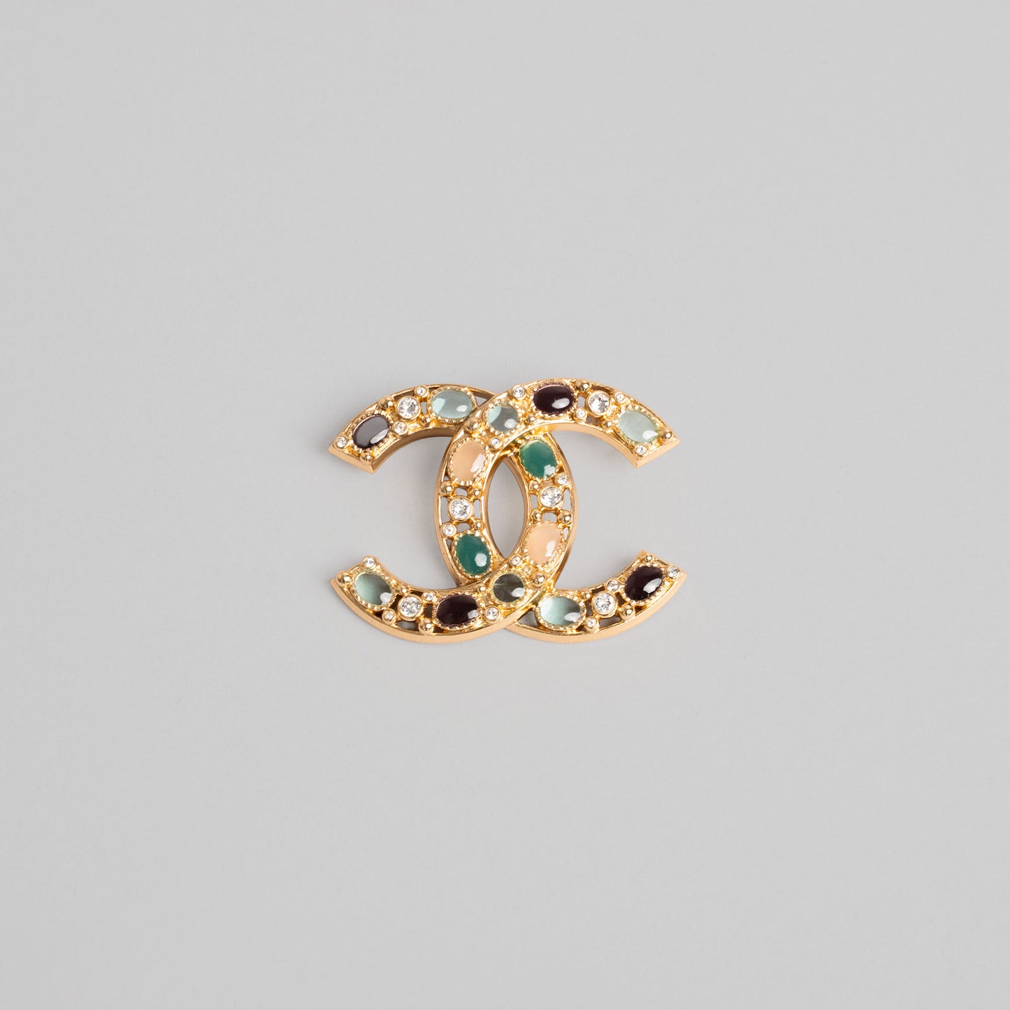 Broche CHANEL vert cabochon doré paris Manchester