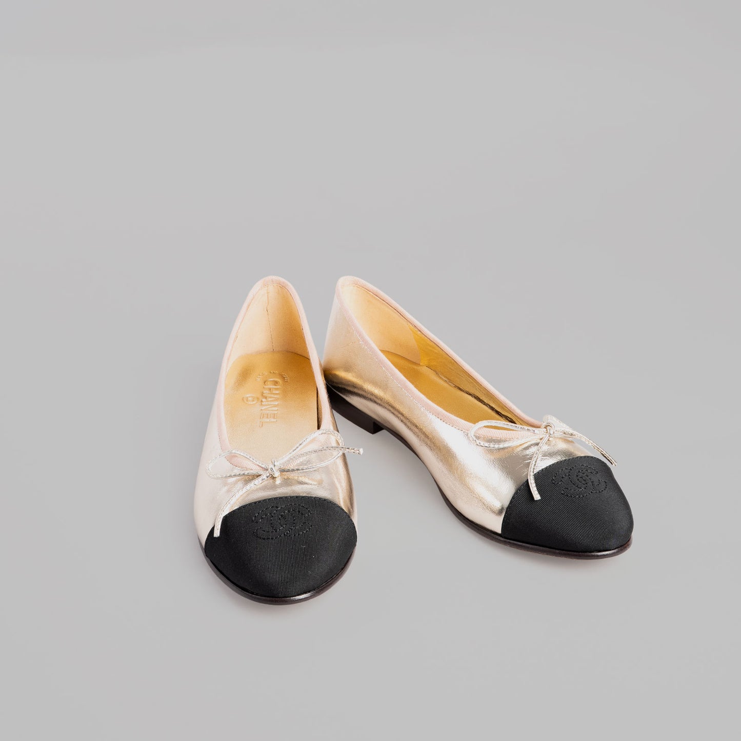 Mocassin  en or CHANEL 38 noir