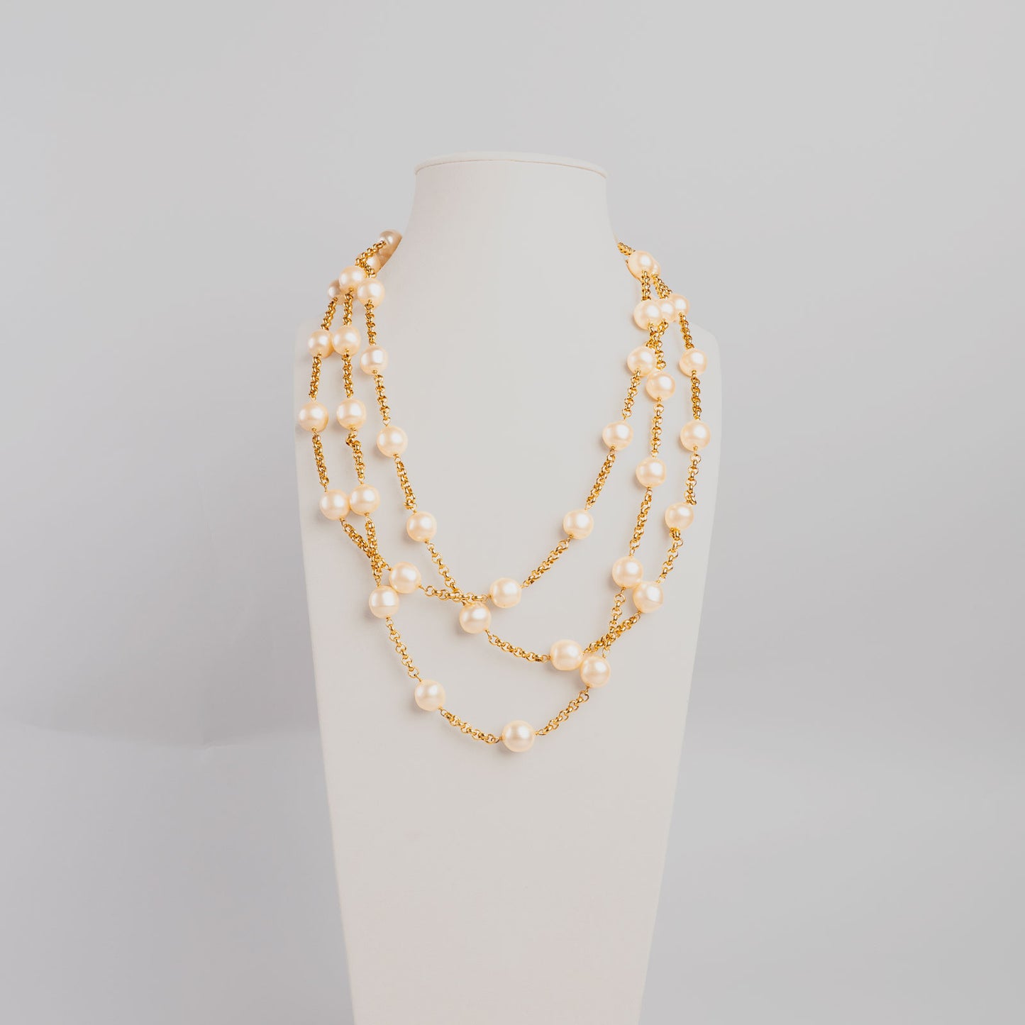 Collier CHANEL doré grosse perle 93