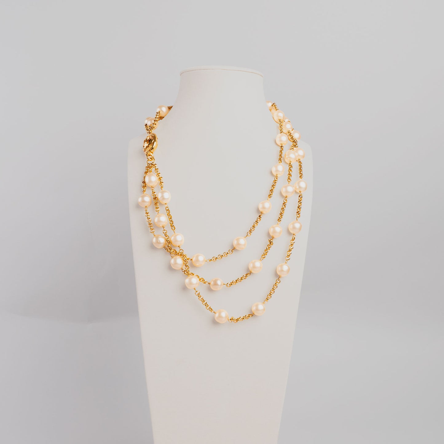 Collier CHANEL doré grosse perle 93