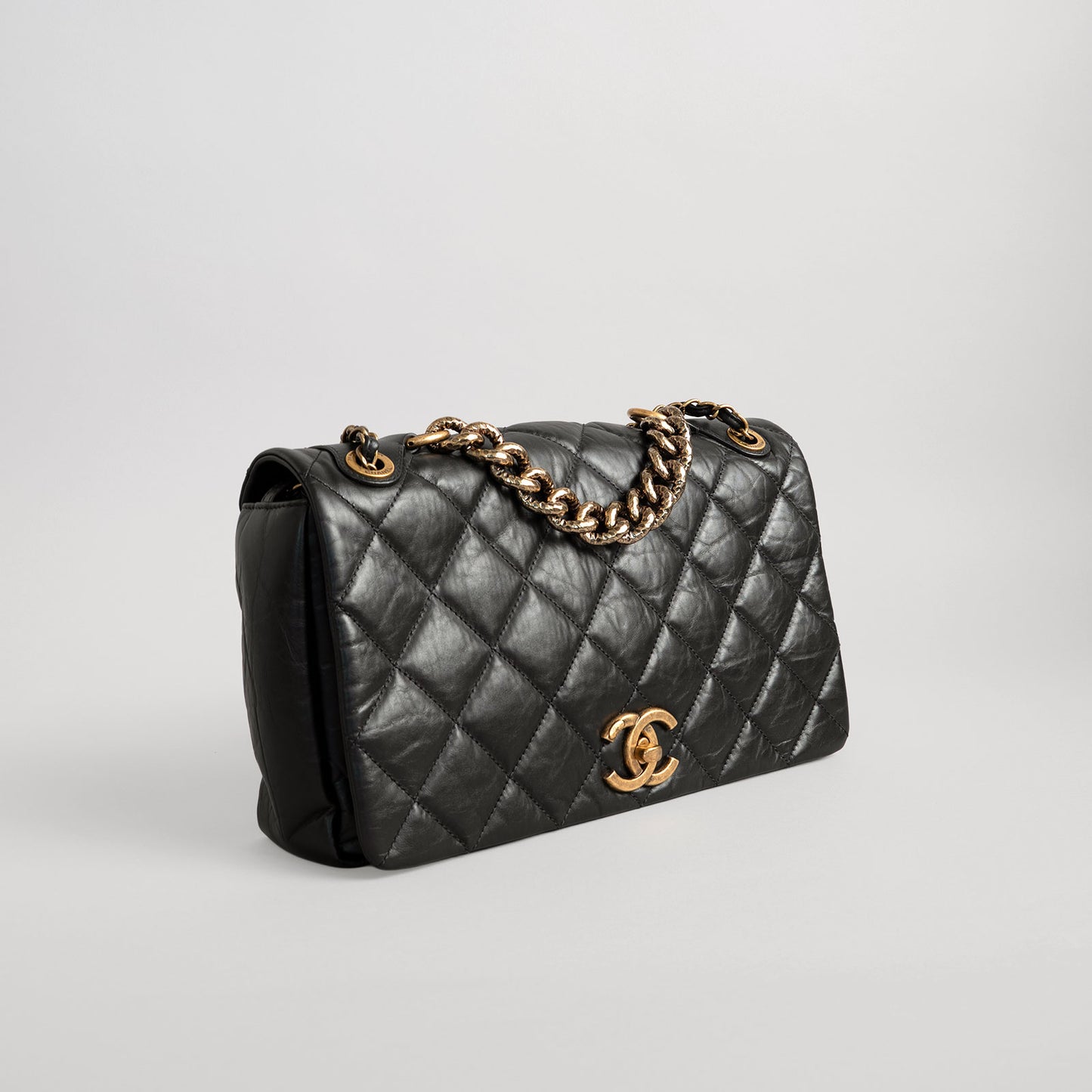 Sac à main en cuir CHANEL noir
