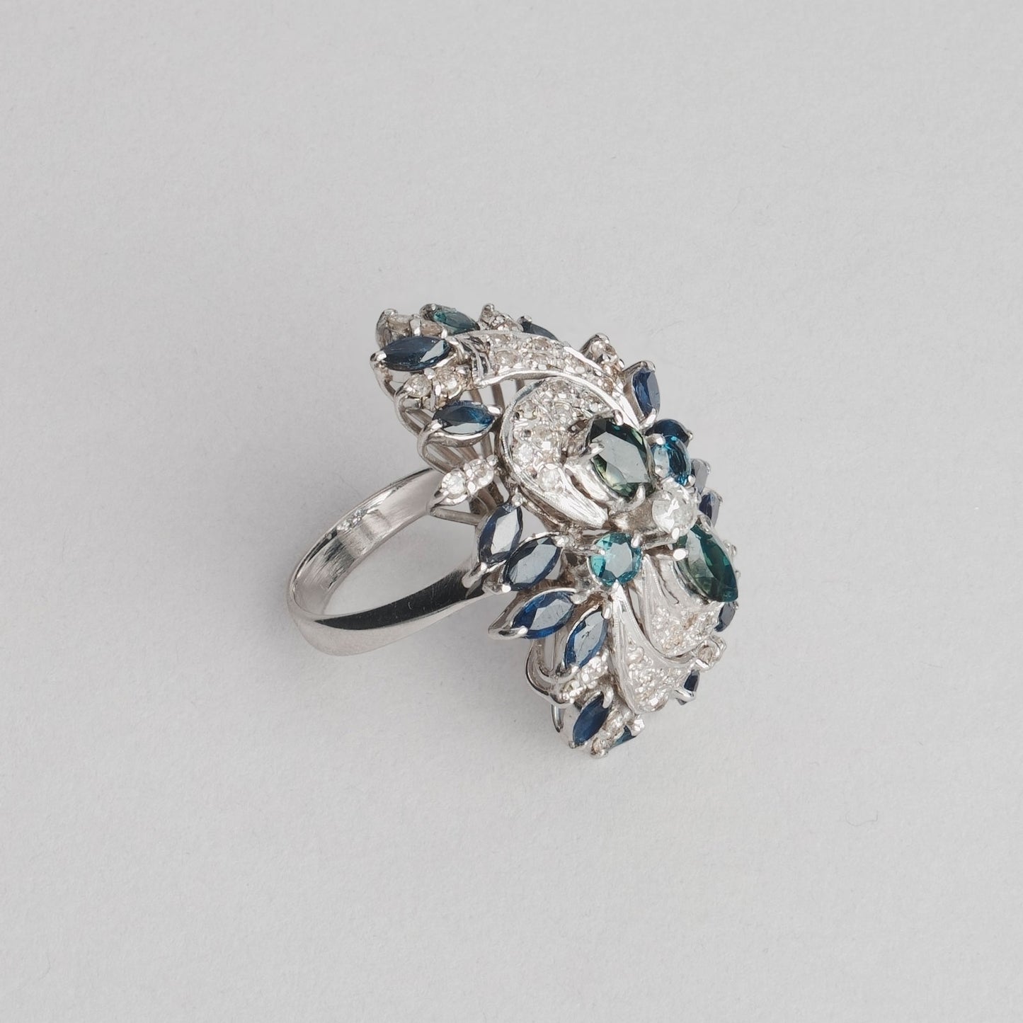 Bague saphir et diamants  13,18gr  or 325/1000  gris