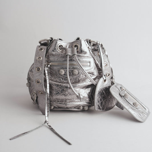 BALENCIAGA — Sac seau Le Cagole en cuir métallisé