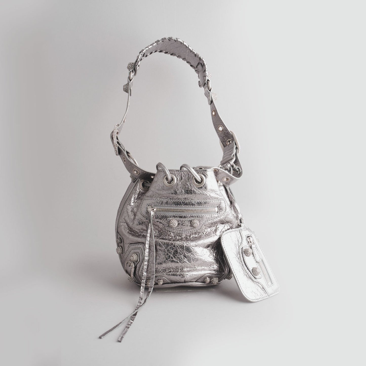 BALENCIAGA — Sac seau Le Cagole en cuir métallisé