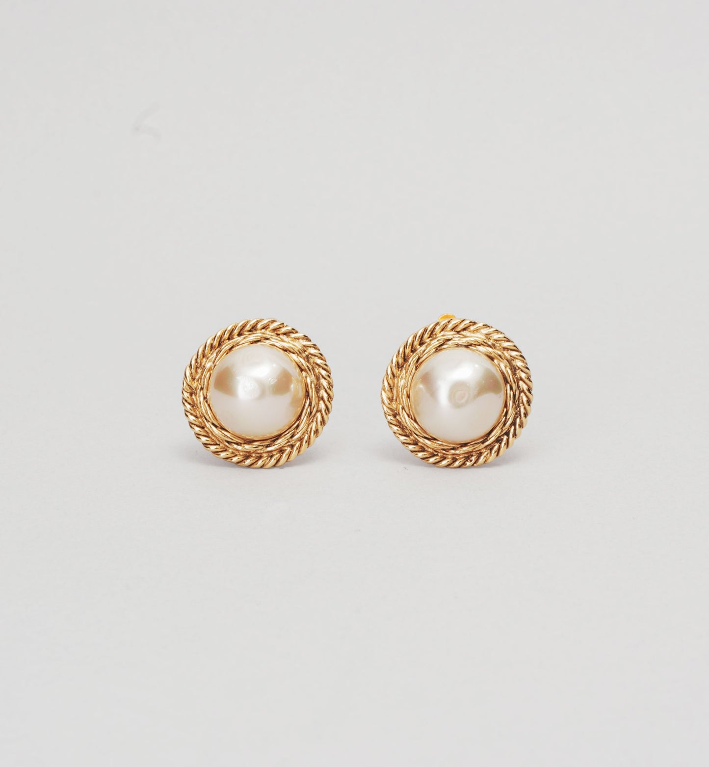 Boucles d'Oreilles Chanel Vintage Nacre & Doré